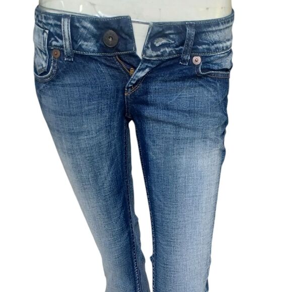 5021....Guess Crop Jeans Size 24, 24" Inseam 6" Rise PERMANENT CUFF. - Picture 1 of 6